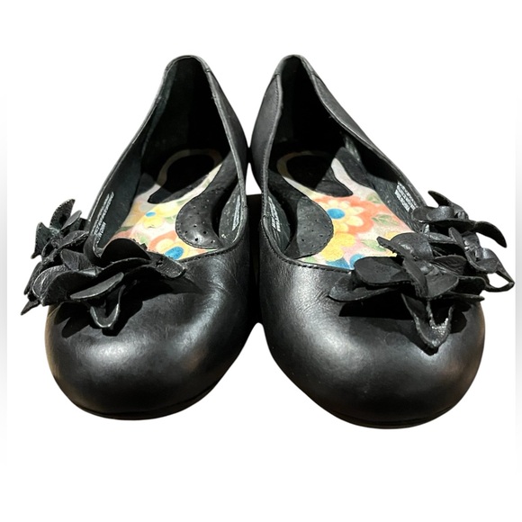 Born Women’s Black Leather Gemma Flats with Leather Flower Embellishments - Picture 4 of 16